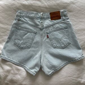 Levi’s 80s Mom Shorts
